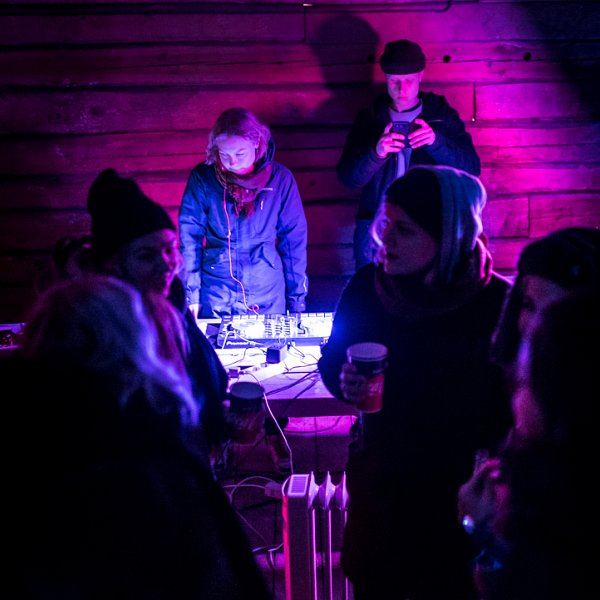 Taitokorttelin DJ-paja lauantaina. Kuva: Antti Pitkäjärvi