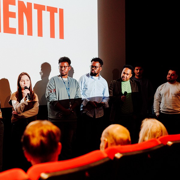 Focus-Zoomin tekijät kertomassa dokumentista.